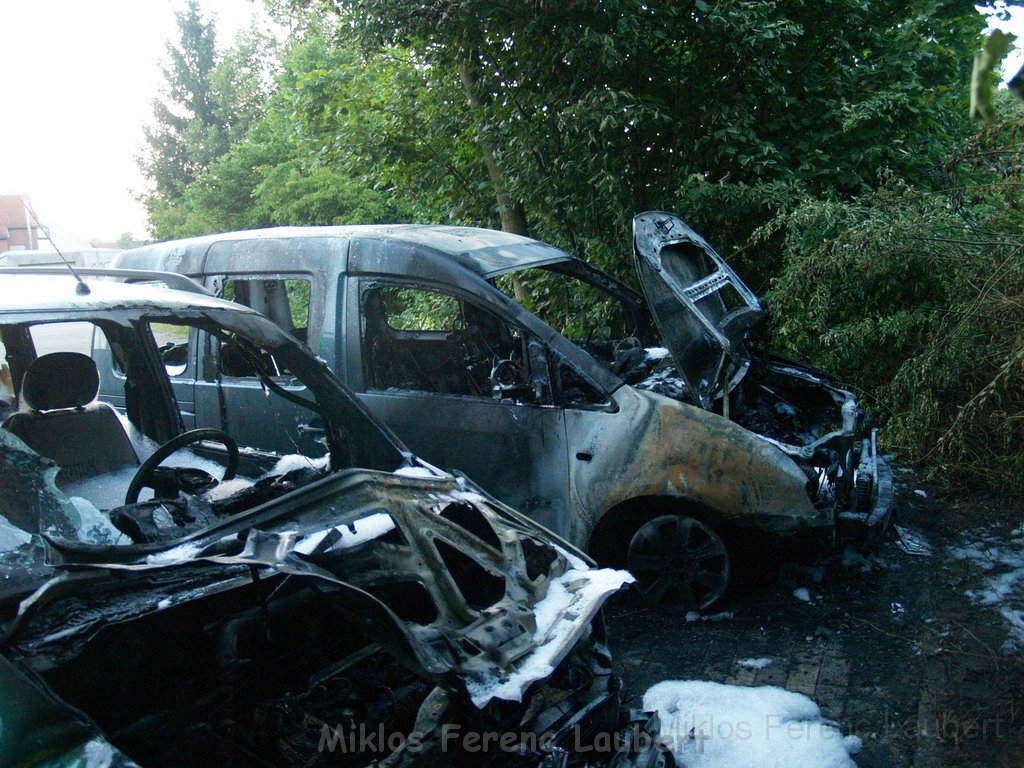 Wieder brennende Autos in Koeln Hoehenhaus P156.JPG